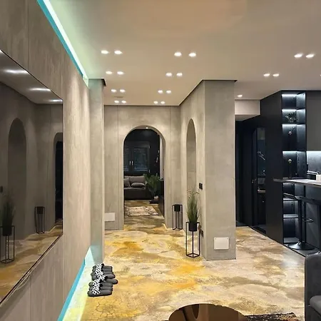 Apartment Luxury Boutique / Komuna Parisit / Near To